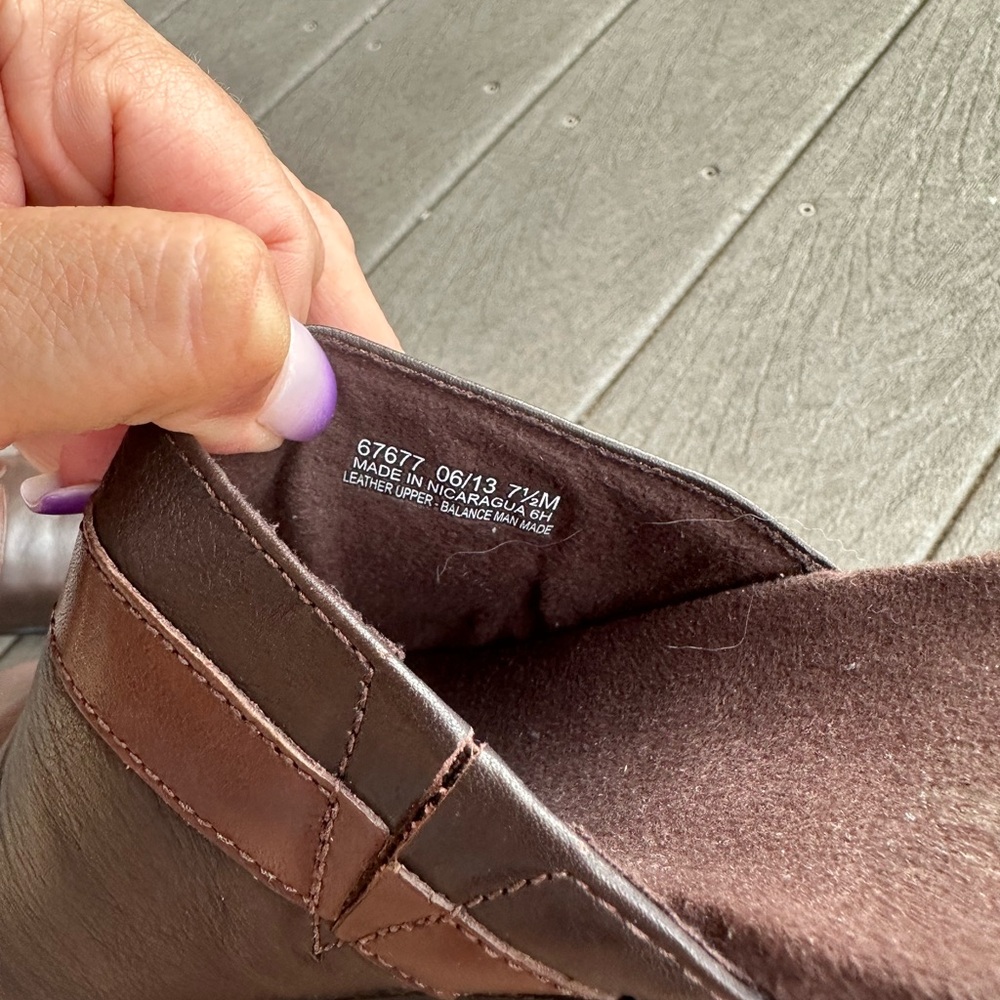 EUC Clarke leather mule - Picture 6 of 6